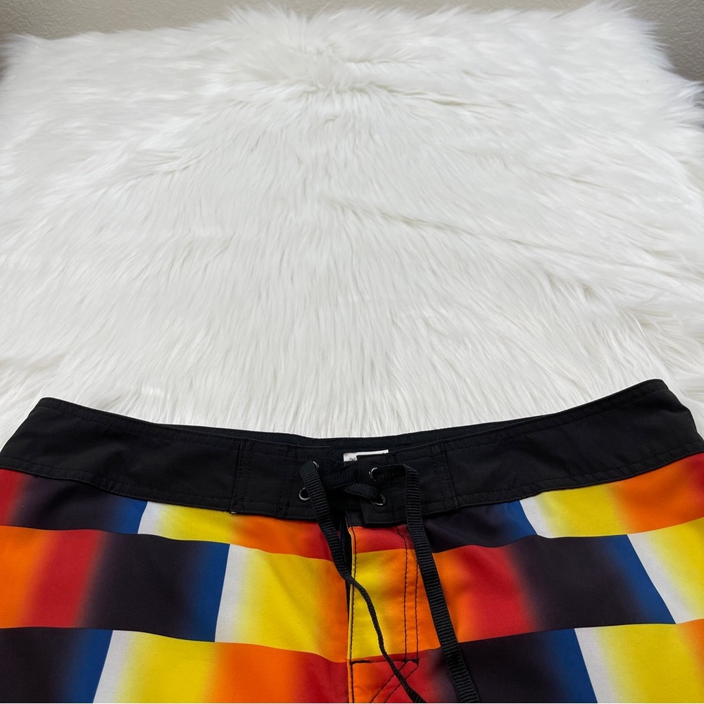 Quiksilver Checkered Board Shorts Men’s Size 36 - Picture 3 of 12